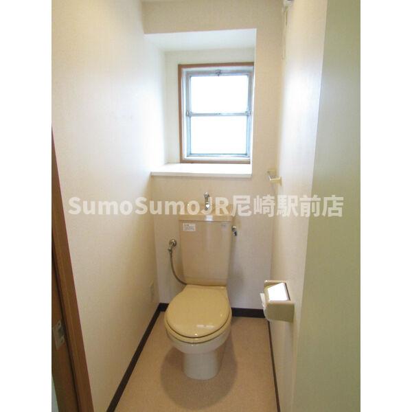 トイレ　落ち着いた色調のトイレです