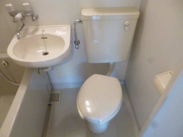 トイレ　お風呂とトイレ同室です。