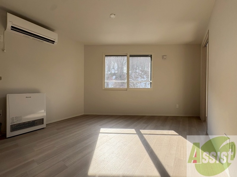 居室・リビング　広々としたリビングですね。使い勝手がよさそうですね！