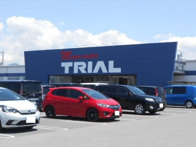 スーパー　メガセンタートライアル彦根店様（スーパー）まで550m