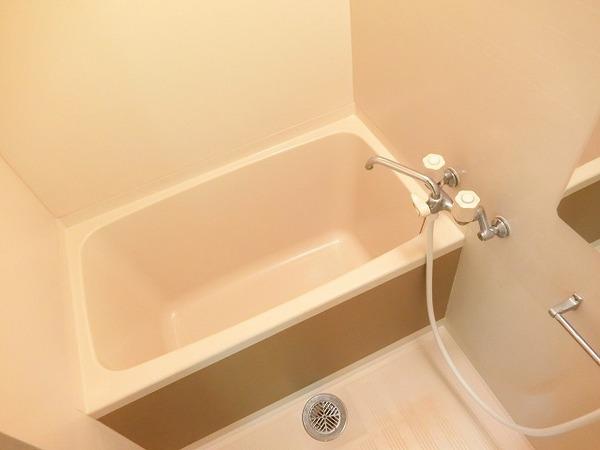 バス・シャワールーム　キレイにリフォームされています！