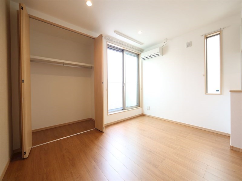 その他　洋室9.2帖　クローゼット付（収納充実してます）