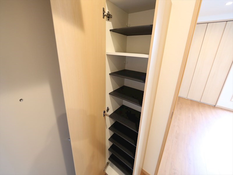 玄関　玄関　シューズボックス付（収納充実してます）