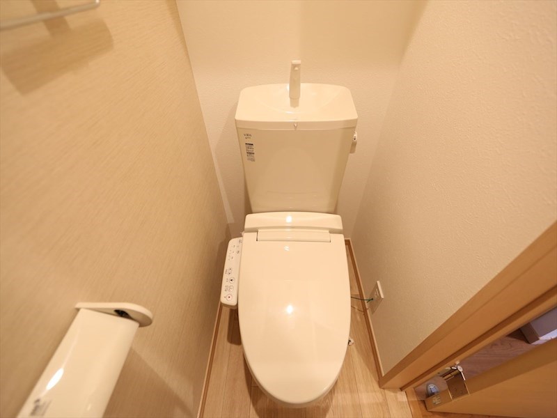 トイレ　温水洗浄暖房便座付トイレ