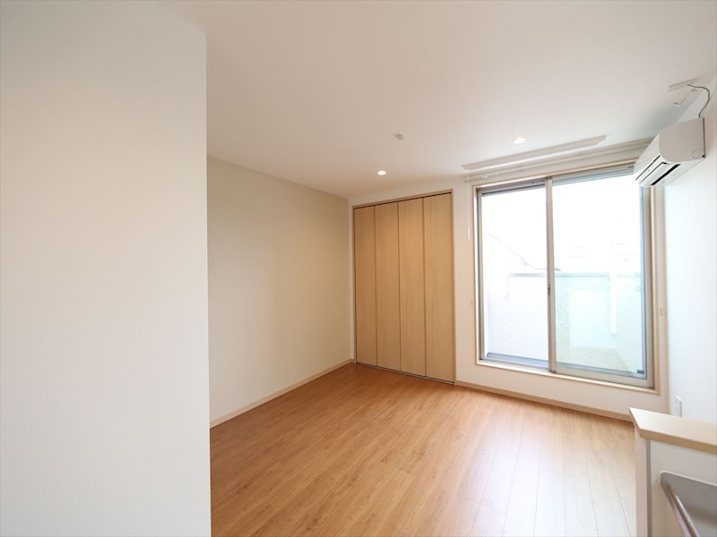 バルコニー　洋室9.2帖　クローゼット付（収納充実してます）