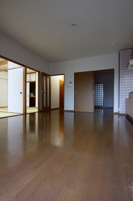 居室・リビング　リビング　※別号室参考写真