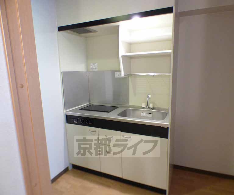 キッチン　コンパクトで使いやすいＩＨキッチンです。