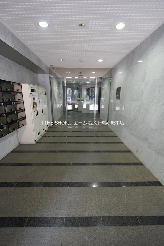 ロビー　オートロック