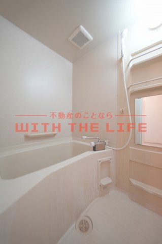 バス・シャワールーム　コンパクトで使いやすいお風呂です