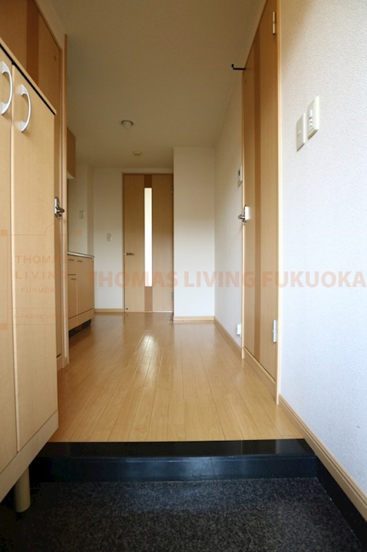 玄関　トーマスリビングでは、取扱う全物件の初期費用分割、クレジット