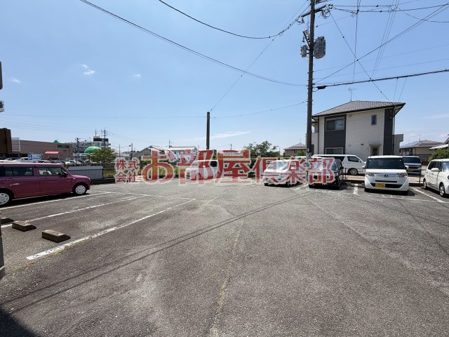 駐車場　駐車場があるので、車を買う予定の方も安心です