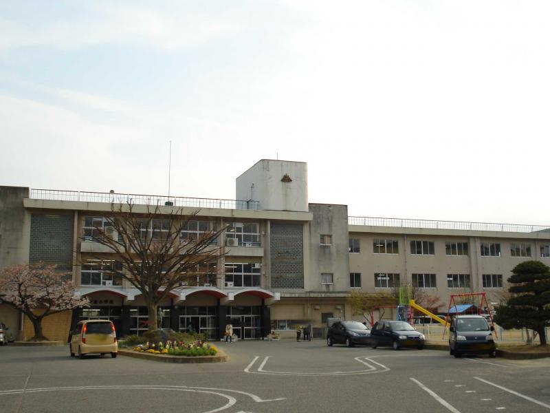 小学校　伊達小学校（小学校）まで991m