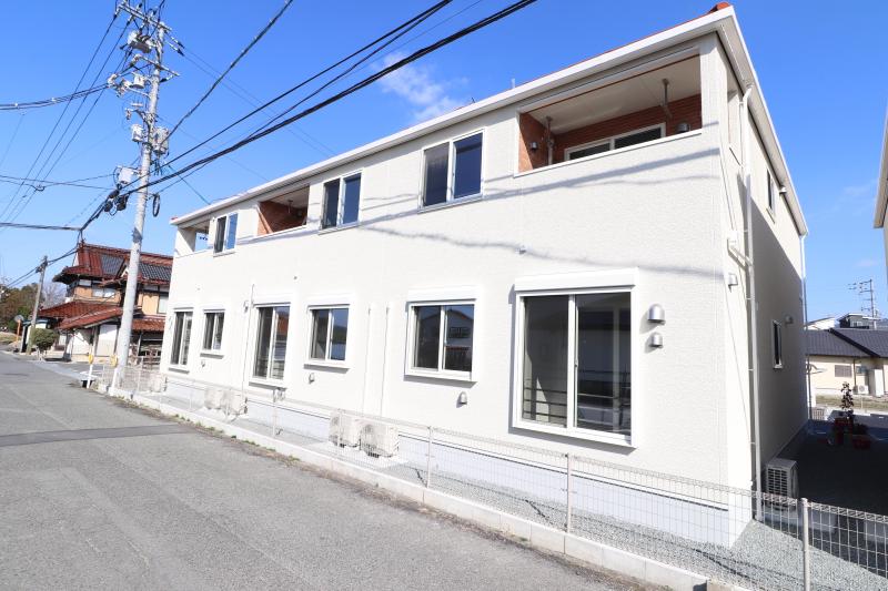 建物外観　ラルーチェ１　建物外観