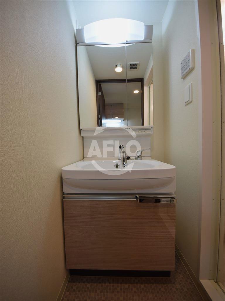 洗面設備　プレサンス本町エクセトラ　独立洗面台
