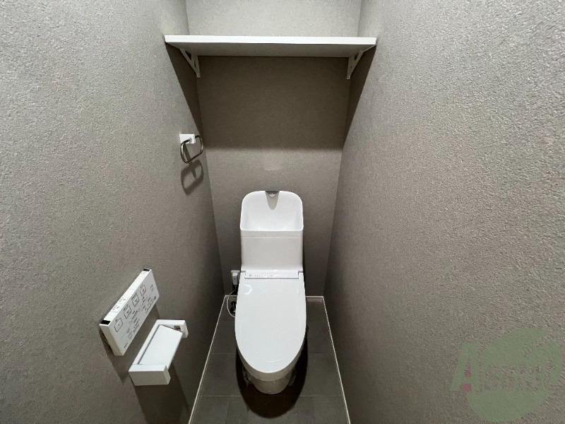 トイレ　こちらは、温水洗浄便座です。便利なウォシュレット付きです。