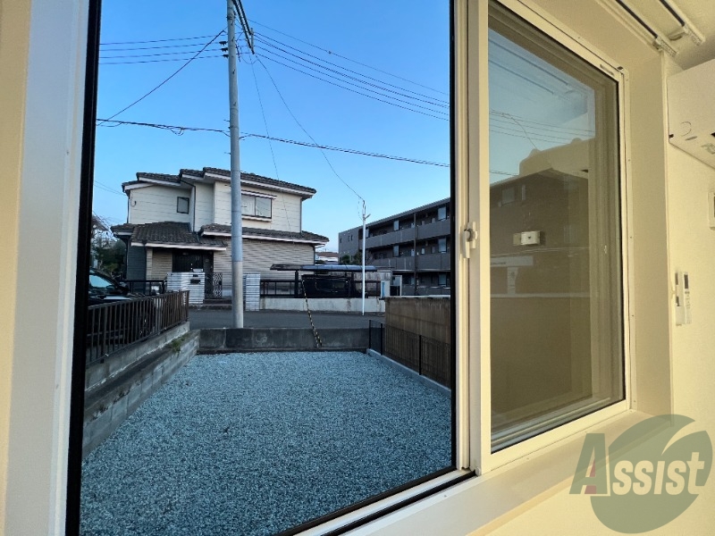 バルコニー　バルコニーはなく、お洗濯物は中に干して頂きます。