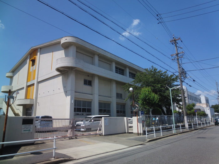 小学校　名古屋市立小碓小学校（小学校）まで1240m
