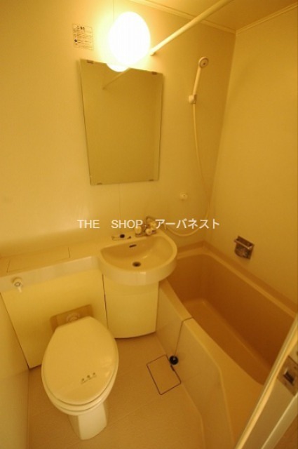 バス・シャワールーム　同物件別タイプの室内写真です