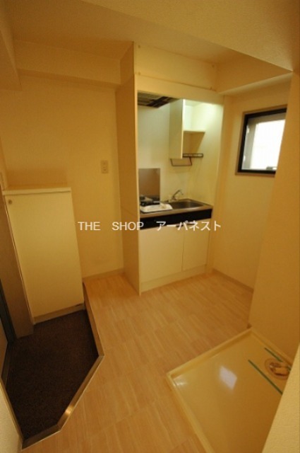 玄関　同物件別タイプの室内写真です