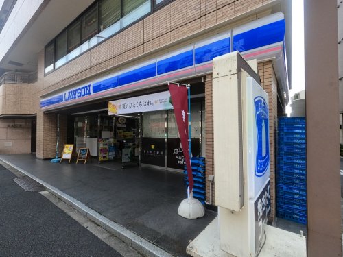 コンビニ　ローソン 四谷左門町店（コンビニ）まで687m