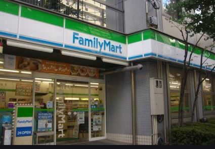 コンビニ　ファミリーマート江戸川橋駅西店（コンビニ）まで682m