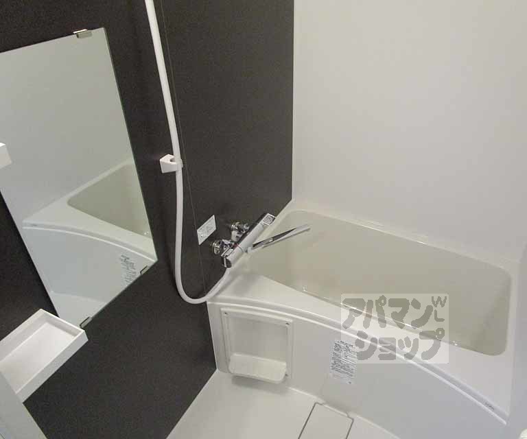 バス・シャワールーム　２０３号室の写真です。