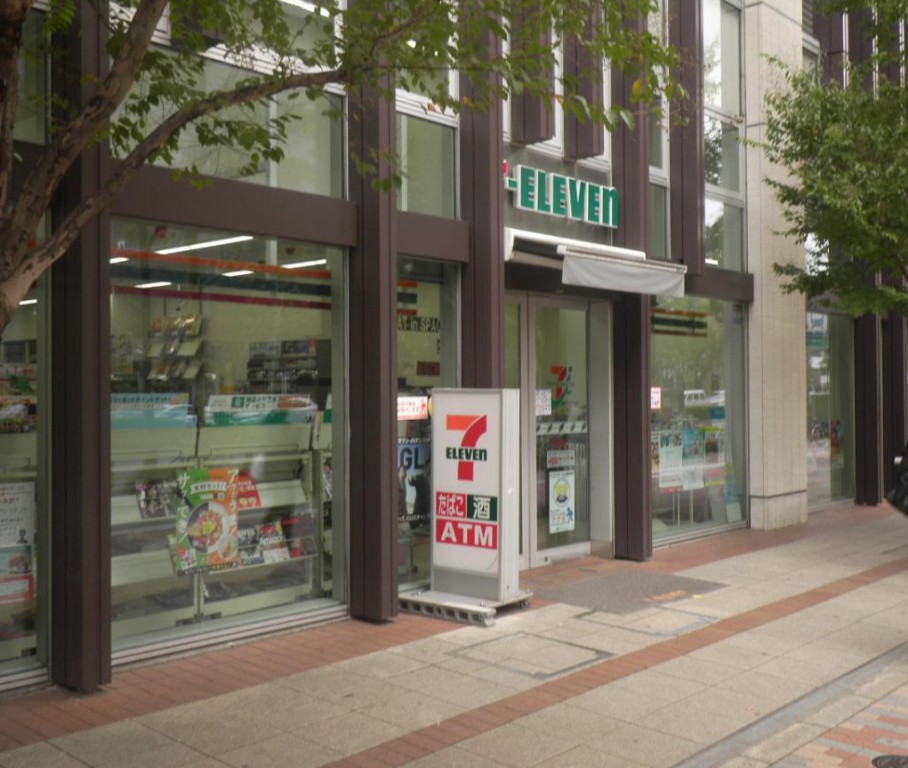 コンビニ　セブンイレブン（コンビニ）まで938m