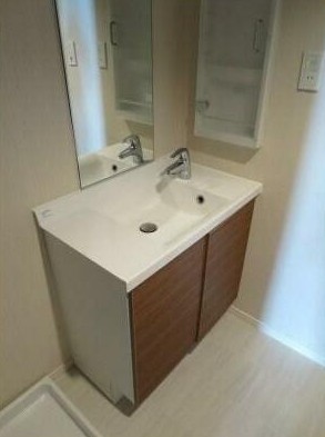 洗面設備　同タイプ別部屋のお写真です（仕様等が異なる場合が御座います）