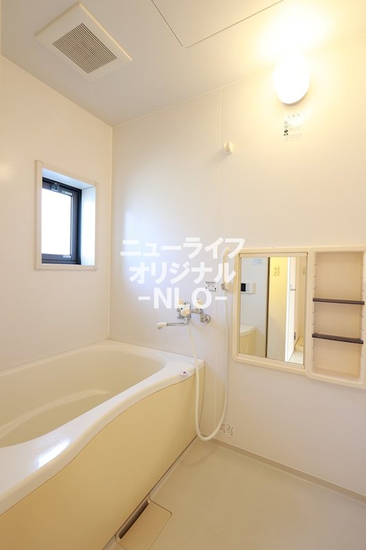 バス・シャワールーム　1日の疲れを癒す浴室は追い焚き機能付き！