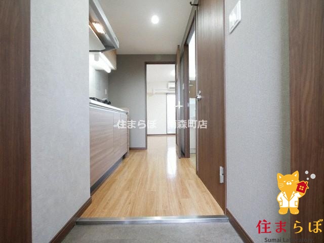 玄関　「気になったら、LINEで気軽に相談できますよ。」