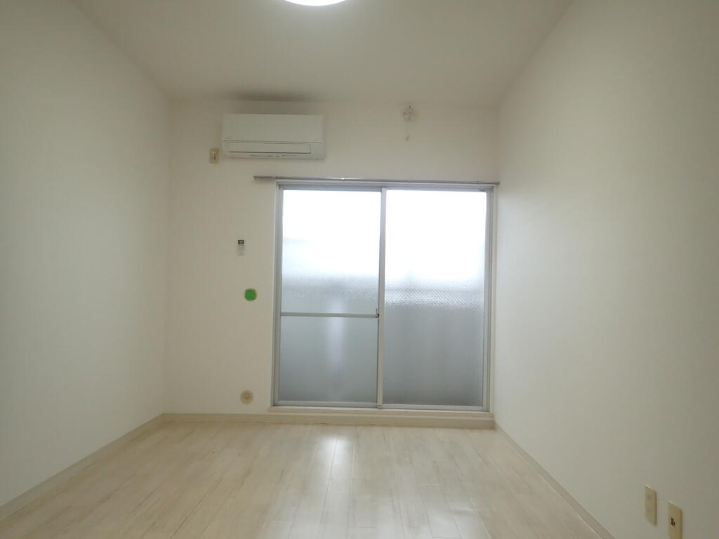 シャルマンフジ久米田参番館の居間写真