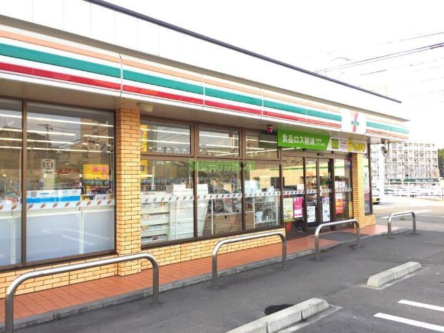 コンビニ　セブンイレブン仙台荒巻本沢店（コンビニ）（コンビニ）まで586m