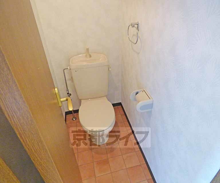 トイレ　清潔感あるトイレスペース