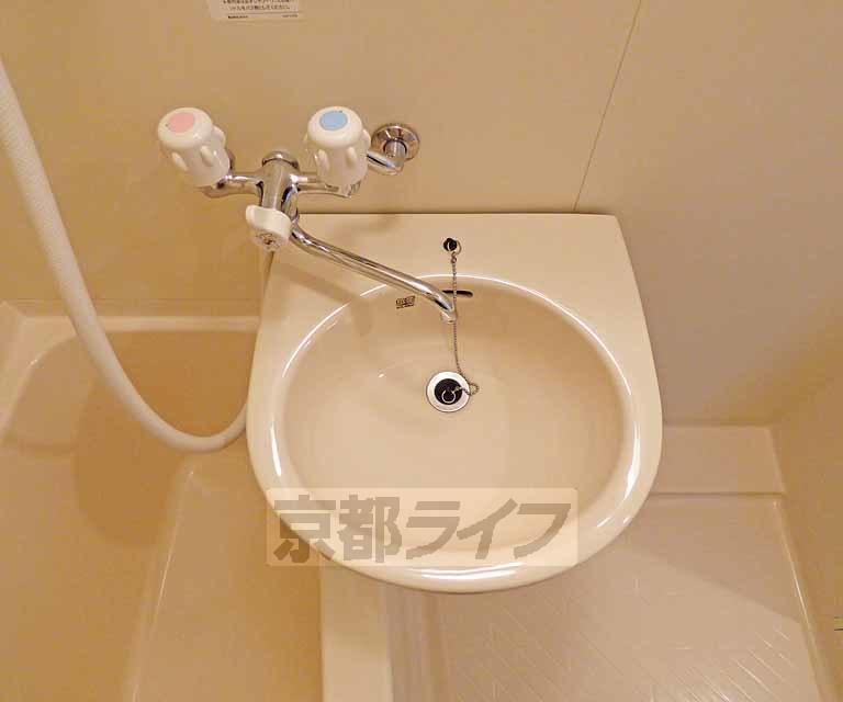 洗面設備　バスルーム内の洗面台