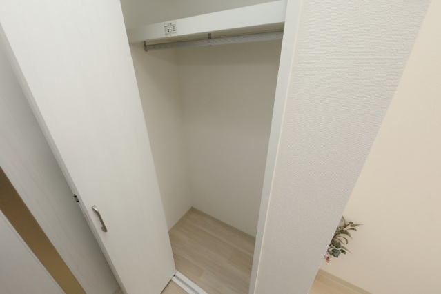 収納　※モデルルームの写真です。小物などは付いていません。
