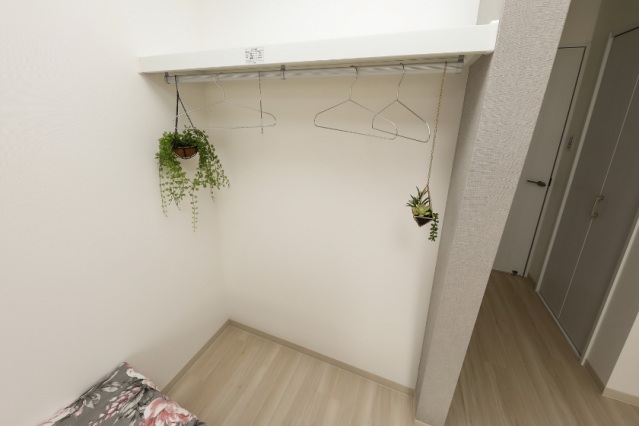 収納　※モデルルームの写真です。小物などは付いていません。