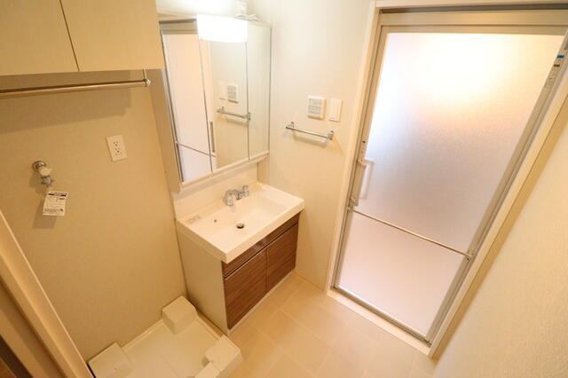 洗面設備　人気な独立洗面台です