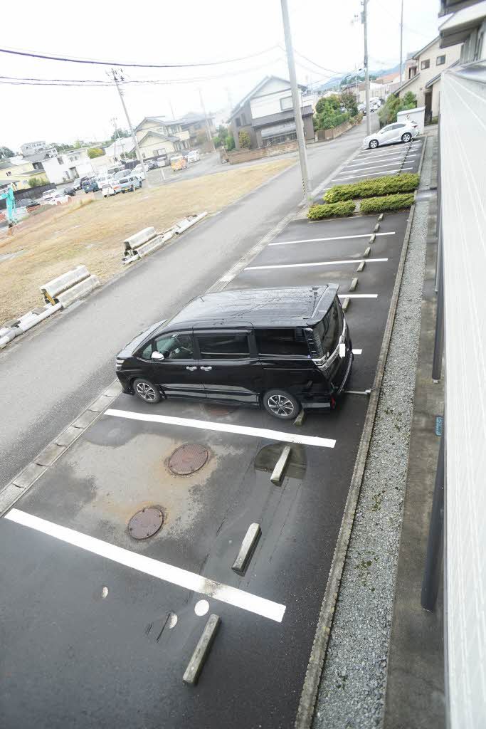 建物外観　駐車場