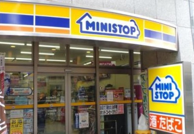 コンビニ　ミニストップ新宿左門町店（コンビニ）まで245m