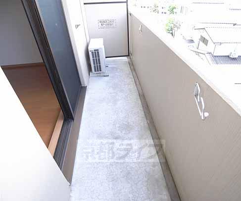 バルコニー　広めのベランダです