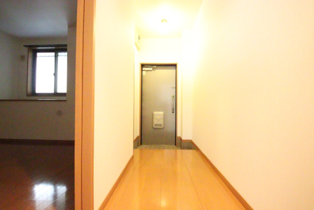 玄関　※別室の参考写真の為、現況優先です。