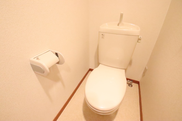 トイレ　※別室の参考写真の為、現況優先です。