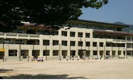 小学校　広島市立八木小学校（小学校）まで350m