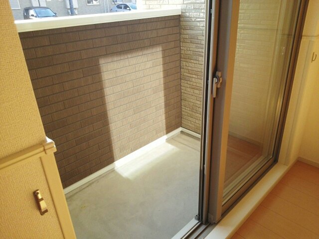 バルコニー　開放的で明るい空間を演出してくれるバルコニーです