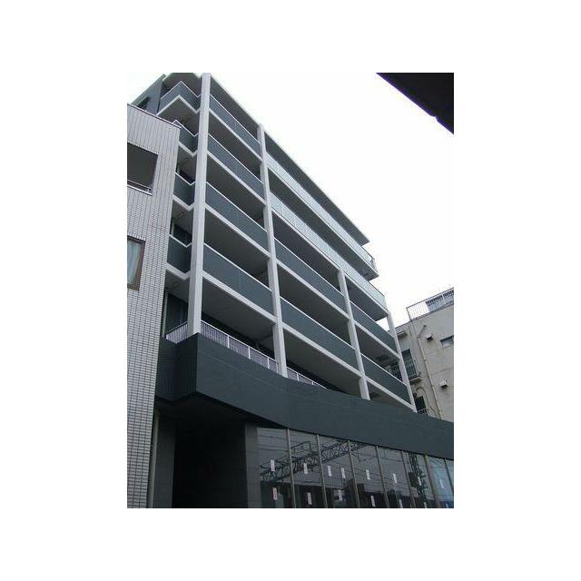 建物外観　高級感のある外観、物件一階には飲食店もあり