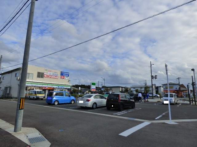 コンビニ　ファミリーマート秋田中央インター通店（コンビニ）まで487m