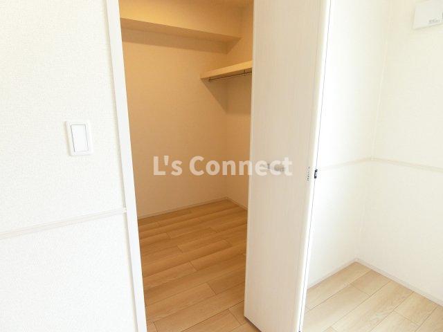 収納　ウォークインクローゼットでお荷物もすっきり収納。