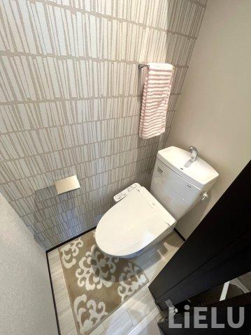 トイレ　同シリーズ物件のモデルルーム写真になります（現況優先）