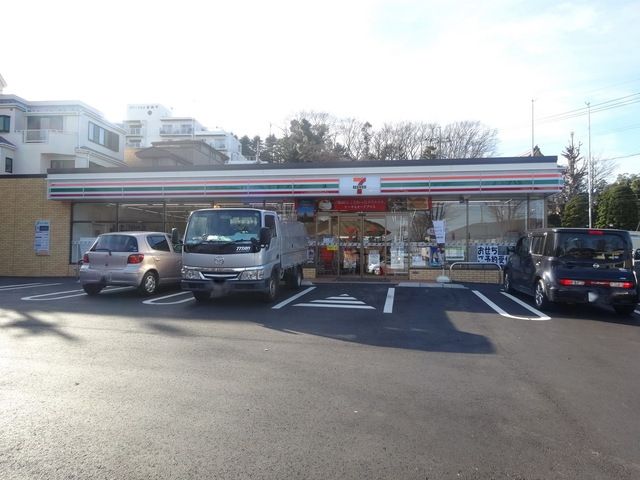コンビニ　セブンイレブン川崎犬蔵1丁目店（コンビニ）まで590m