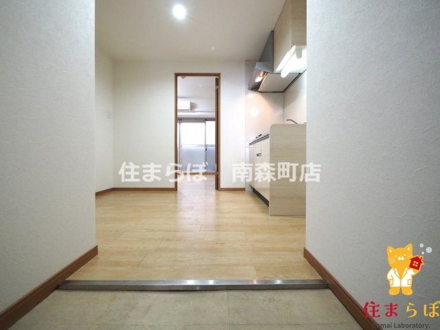 玄関　「気になったら、LINEで気軽に相談できますよ。」